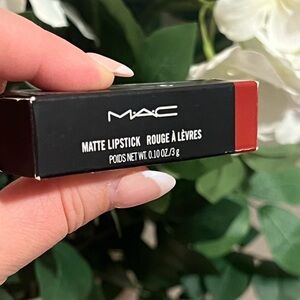 MAC COSMETICS • MATTE LIPSTICK • 602 CHILI